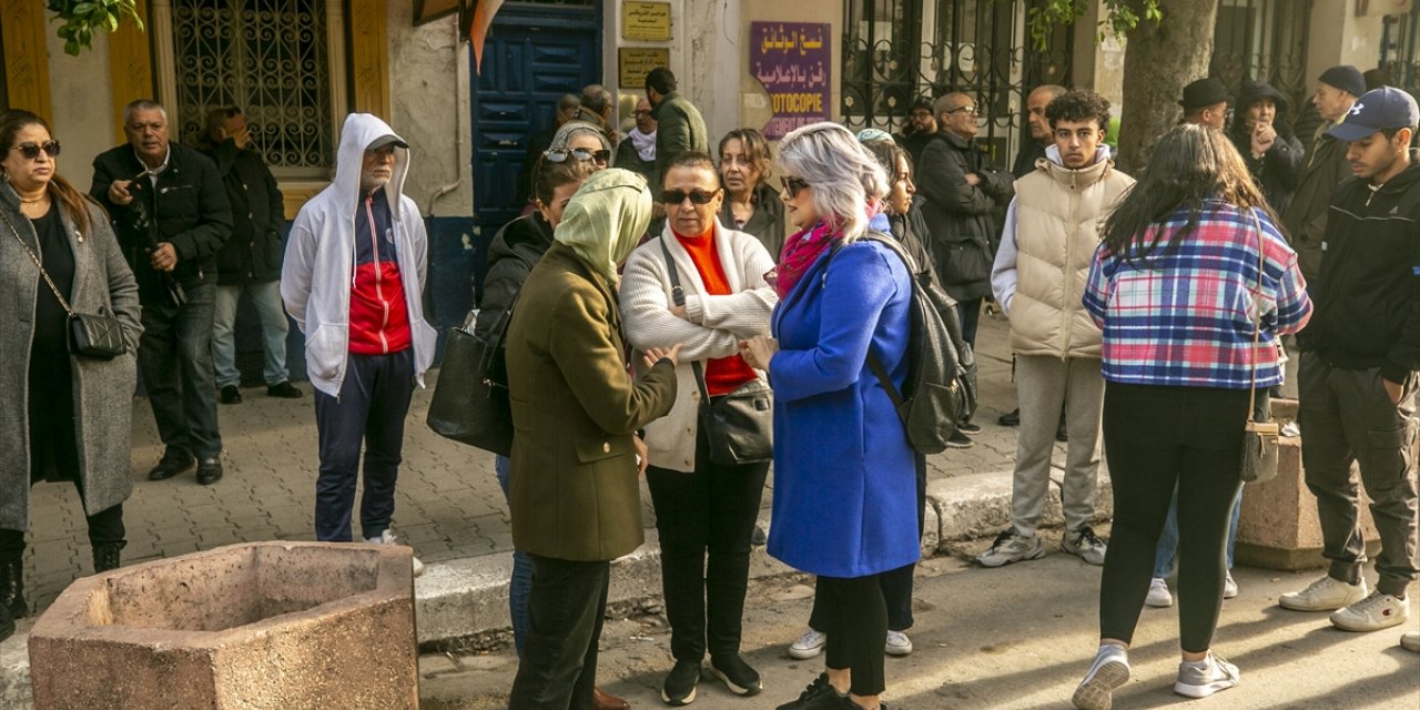 Tunus'ta gazeteci Ziyad el-Hani'nin serbest bırakılması için gösteri düzenlendi