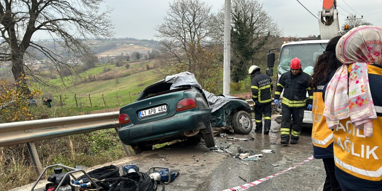 Kocaeli'de vinçle çarpışan otomobilin sürücüsü öldü