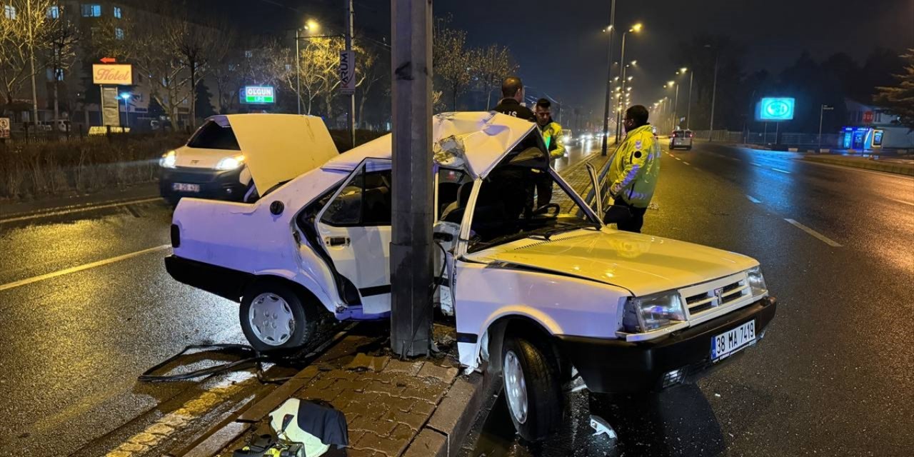 Kayseri'de trafik kazasında 2'si çocuk 4 kişi yaralandı