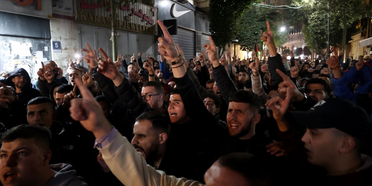 Hamas liderlerinden Aruri'nin öldürülmesi Barı Şeria'da protesto ediliyor