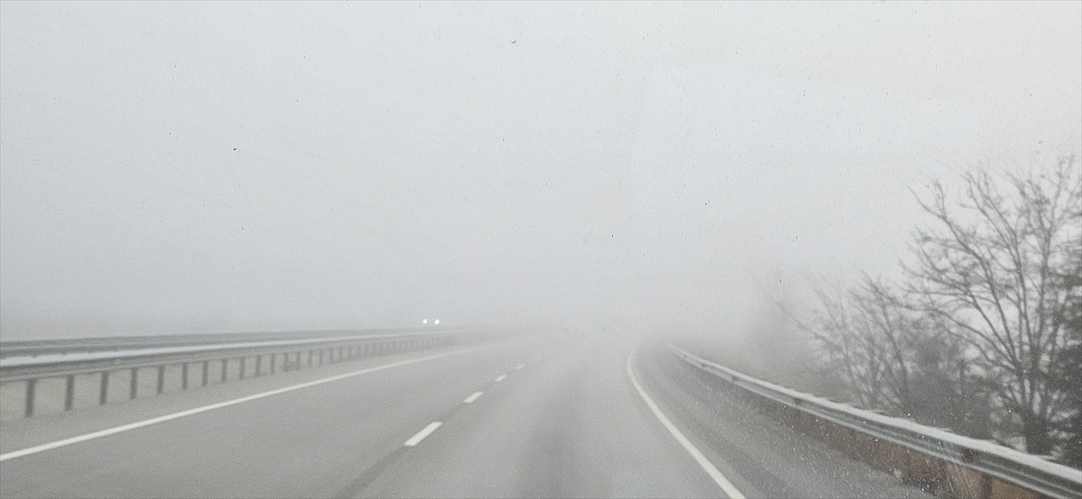 Çankırı-Ankara kara yolunda sis etkili oluyor