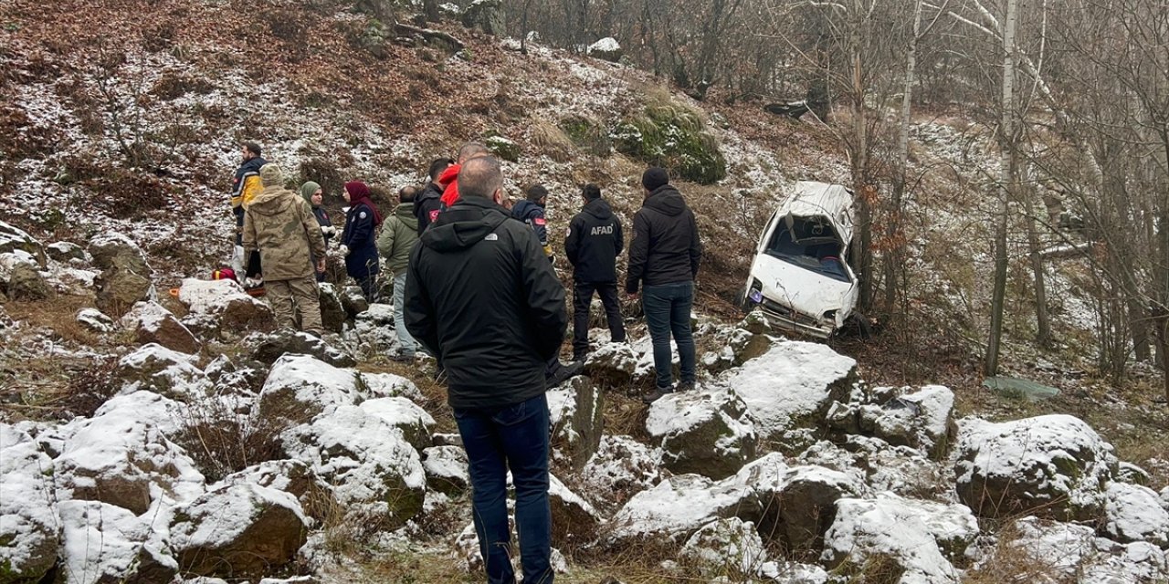 Tunceli'de uçuruma devrilen araçtaki bir kişi öldü, bir kişi ağır yaralandı