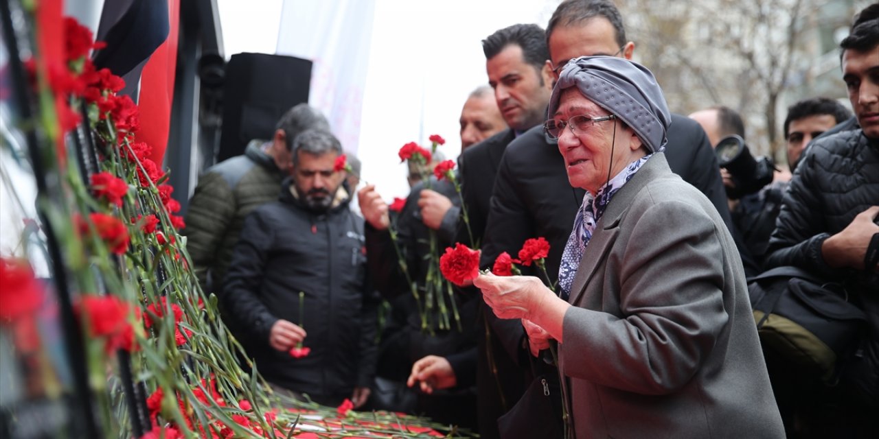 Diyarbakır'da dershane önündeki terör saldırısında hayatını kaybedenler anıldı