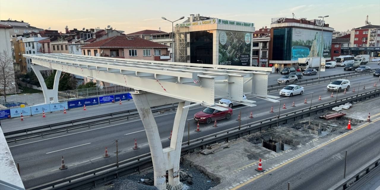 İBB'den Küçükçekmece'de metrobüs yoluna konulan üst geçit ayağına ilişkin açıklama