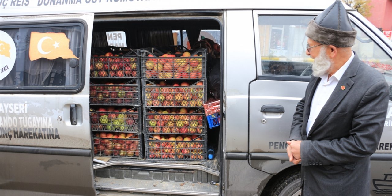 "Elmacı Dede" Denizli'de yetiştirdiği elmaları Şırnak'taki Mehmetçik için getirdi