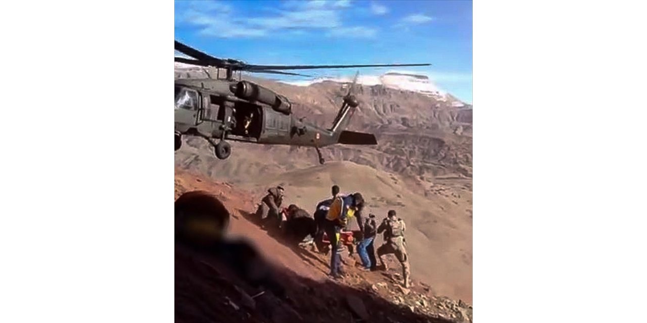 Şırnak'ta kayalıklardan düşen çoban helikopterle kurtarıldı