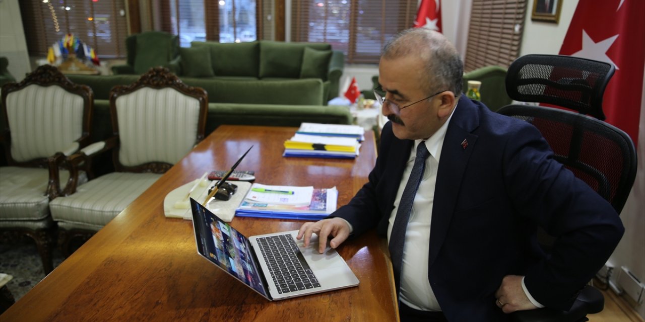 Tokat Valisi Hatipoğlu, AA'nın "Yılın Kareleri" oylamasına katıldı