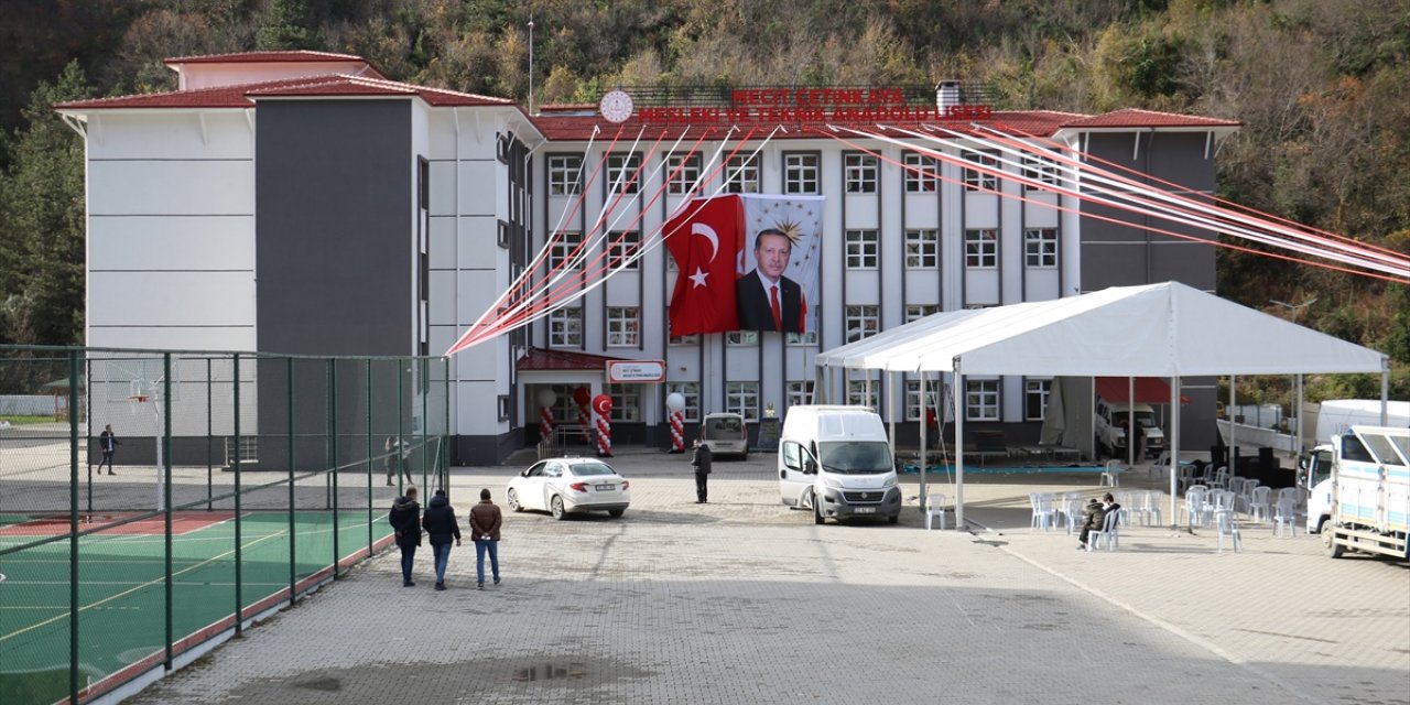 Kastamonu'da hayırsever ailenin yaptırdığı meslek lisesi ve mesleki eğitim merkezi açıldı (2)