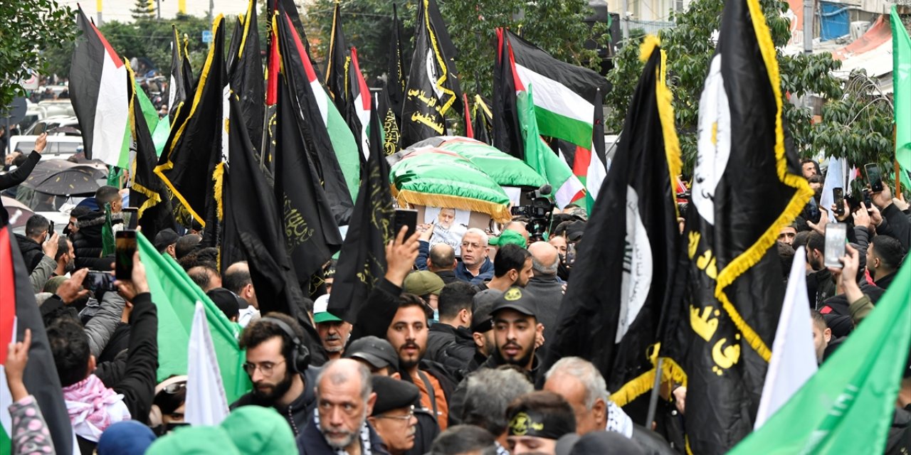 Hamas yöneticisi Aruri, Beyrut'ta binlerce kişi tarafından son yolculuğuna uğurlandı