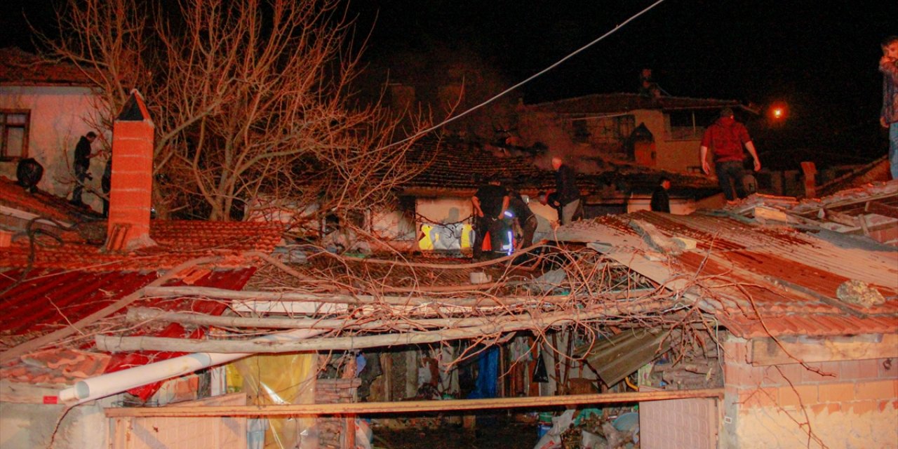 Kütahya'da evinde çıkan yangında yaralanan kişi hastaneye kaldırıldı