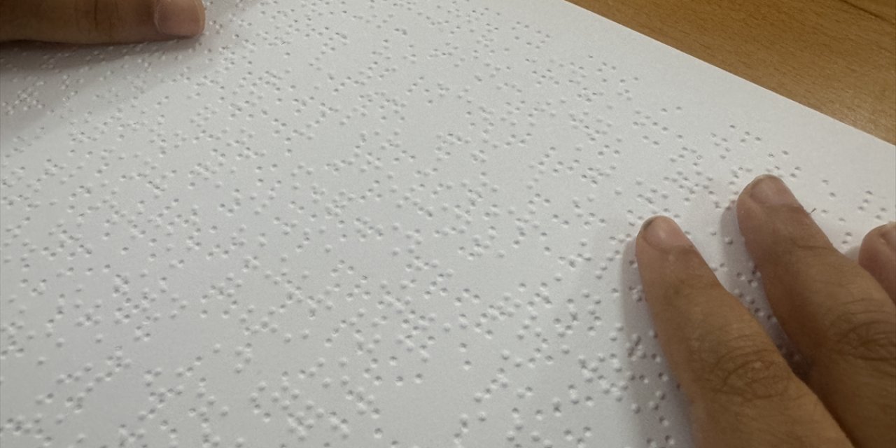 Adana'da görme engelliler okuluna Braille alfabesiyle hazırlanan kitaplar bağışlandı