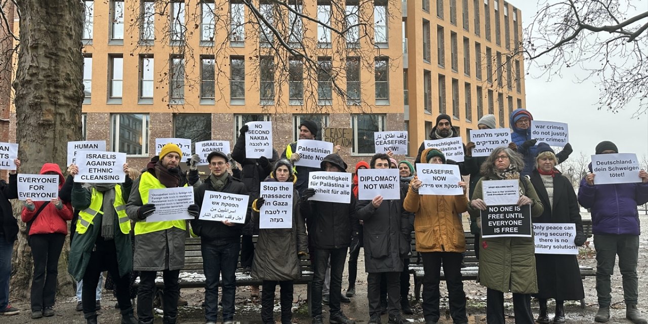 Berlin'de yaşayan İsrailliler Gazze'deki savaşın durdurulması için gösteri yaptı