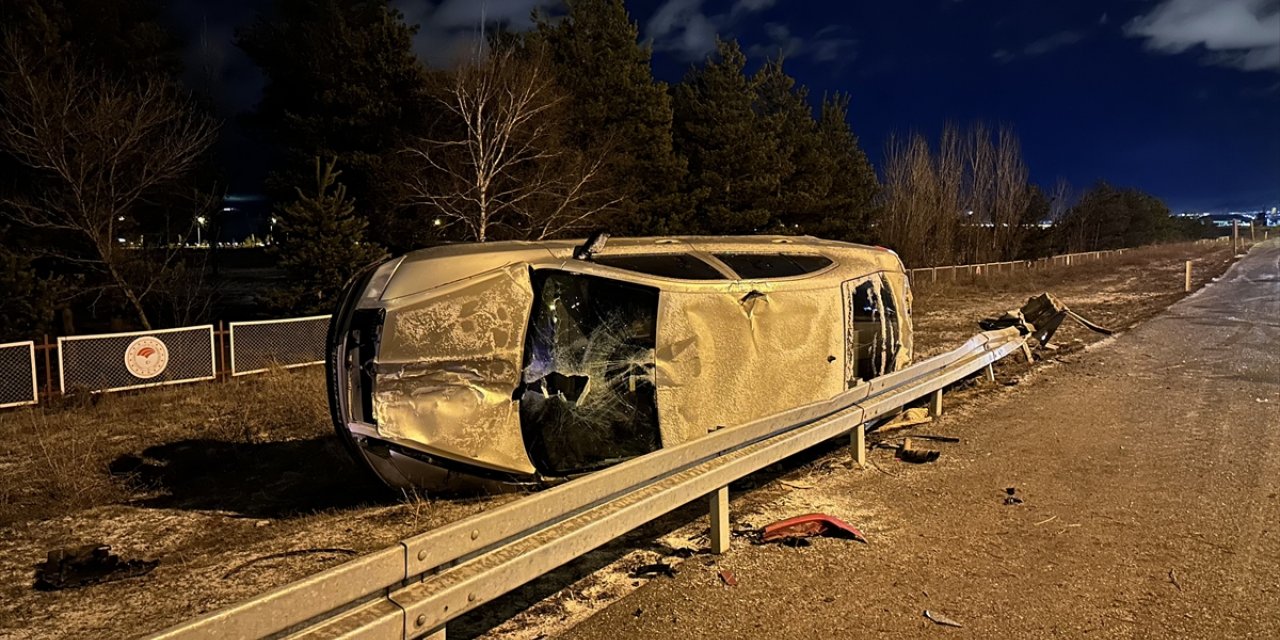 Erzurum’da iki otomobilin çarpıştığı kazada 3 kişi yaralandı