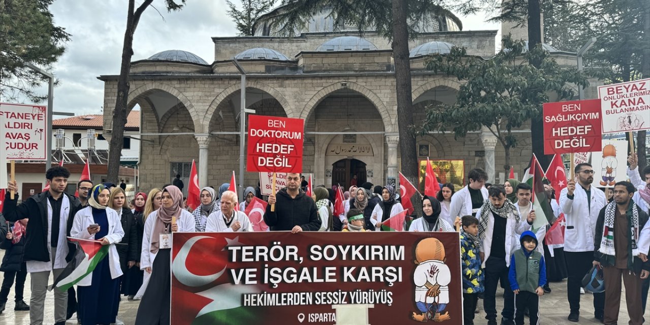 Isparta'da hekimler ve sağlık çalışanları Filistin için sessiz yürüyüş düzenledi