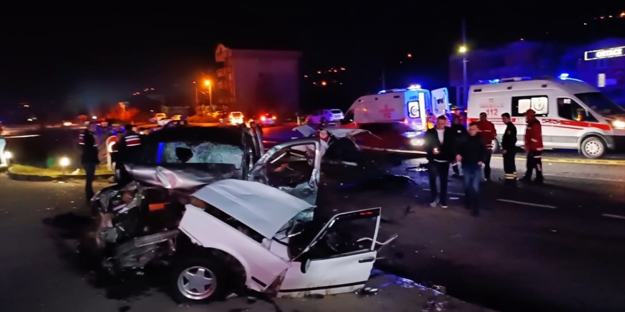 Zonguldak'ta 3 aracın karıştığı kazada 1 kişi öldü, 5 kişi yaralandı