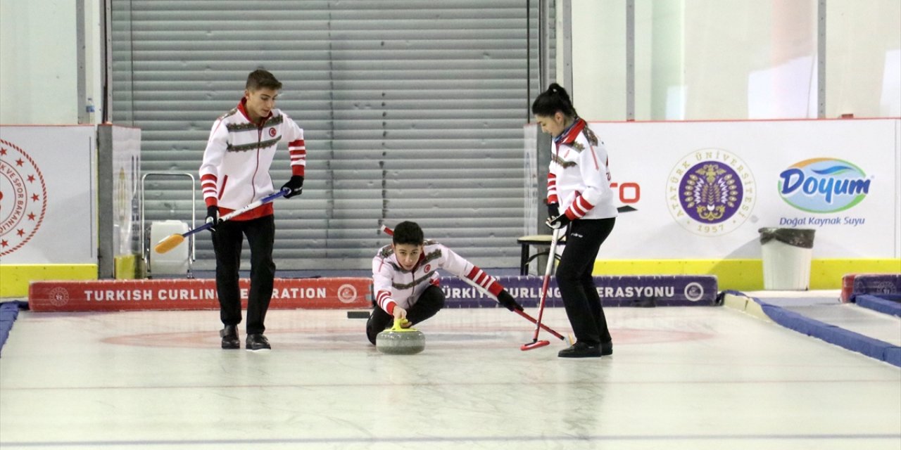 Genç milli curlingciler, Güney Kore'deki olimpiyatlarda madalya almak istiyor