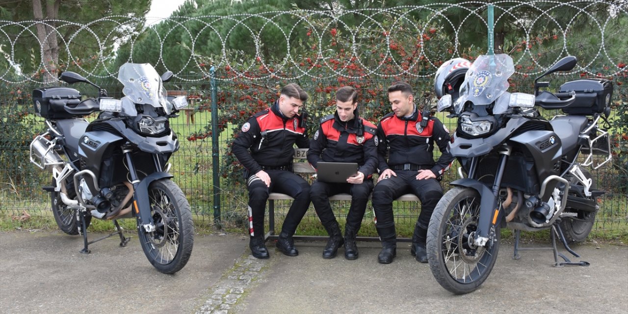 Trabzon'da motosikletli polisler AA'nın "Yılın Kareleri" oylamasına katıldı