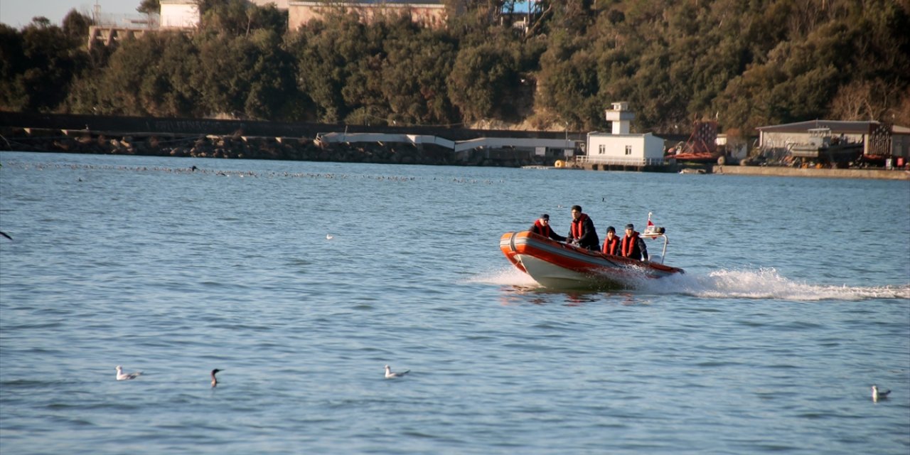 Zonguldak'ta batan geminin kayıp 7 personelini arama çalışmalarına devam edildi