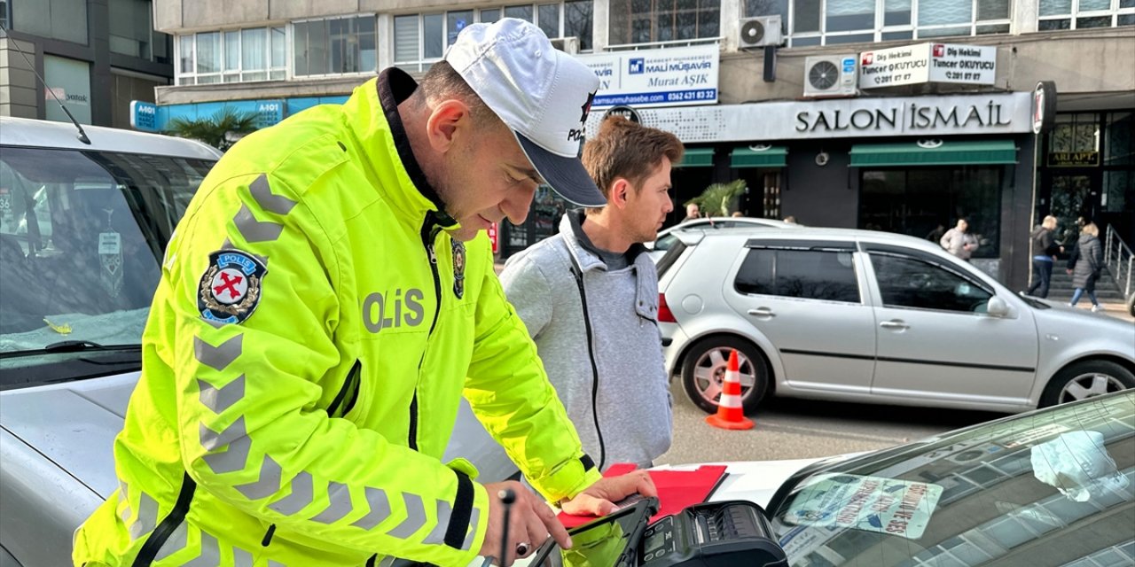 Samsun'da polis ekipleri abartı egzoz ve motosiklet denetimi yaptı