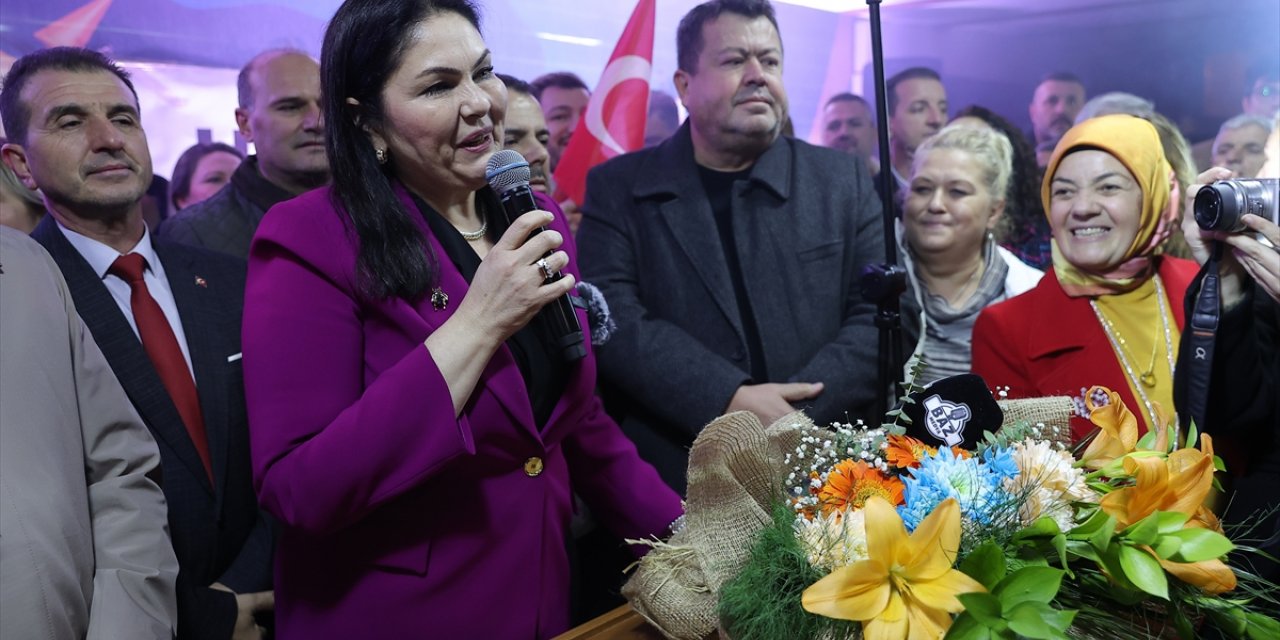 AK Parti Edirne Belediye Başkan adayı İba, kente gelişinde partililerce karşılandı