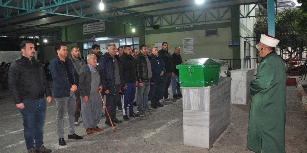 Mersin'de kocasının öldürdüğü kadının cenazesi defnedildi