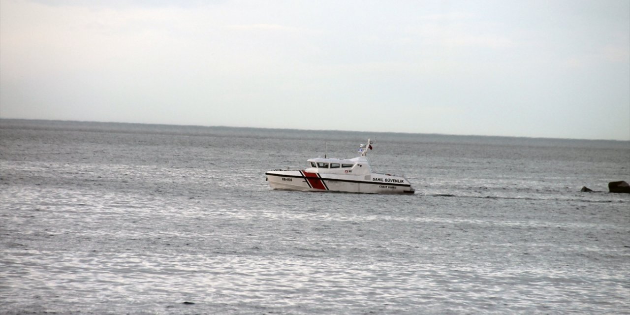 Zonguldak'ta batan geminin kayıp 7 personelini arama çalışmaları sürüyor