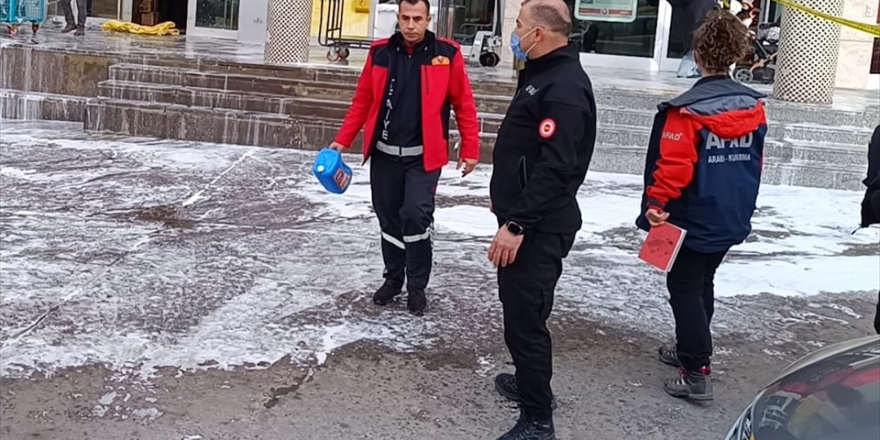 Niğde'de zirai ilaçtan etkilenen 4 kargo çalışanı hastaneye kaldırıldı