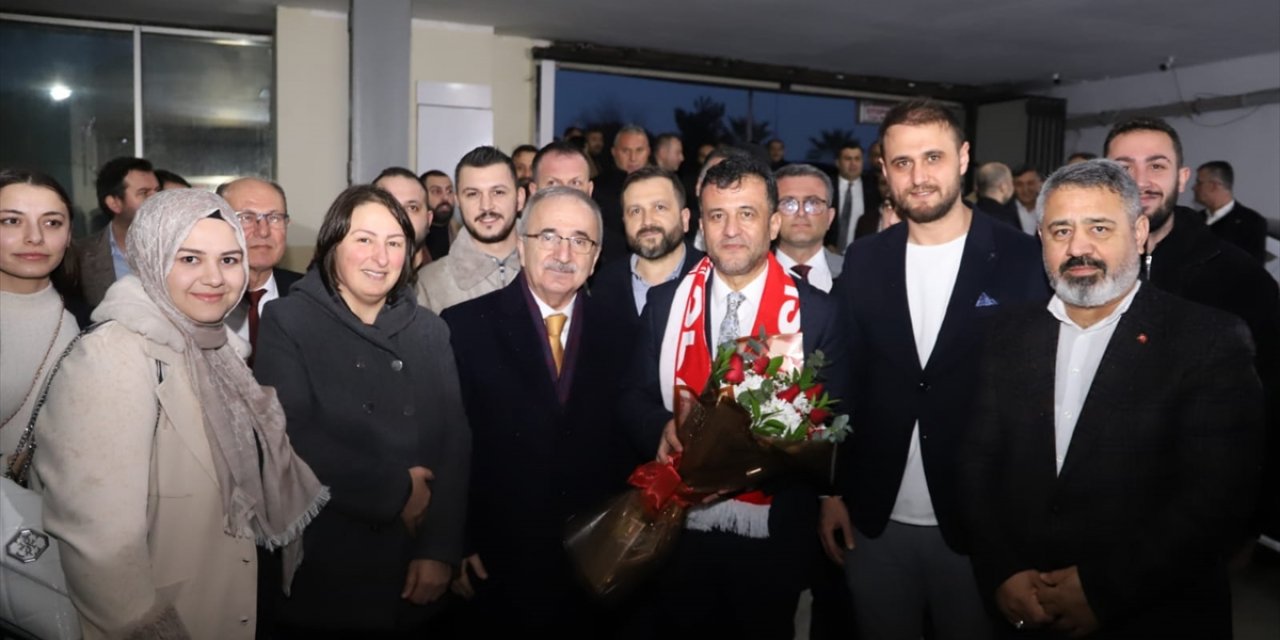 AK Parti Samsun Büyükşehir Belediye Başkan adayı Doğan, partilileriyle buluştu