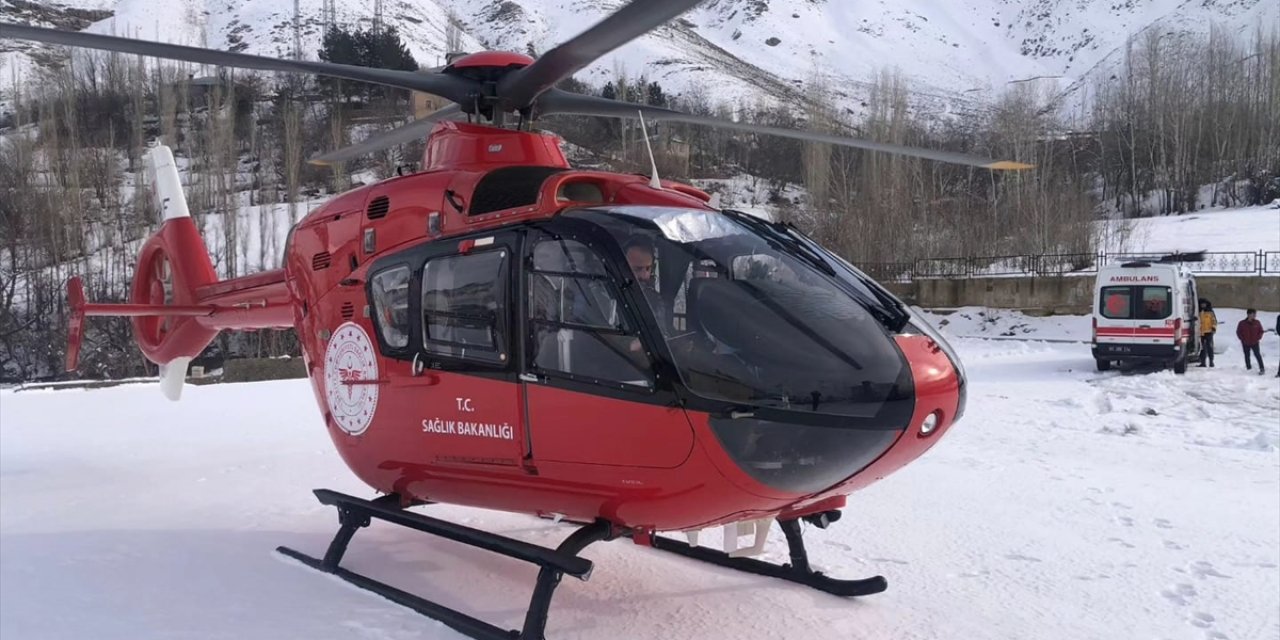 Van'da düşerek yaralanan kadın ambulans helikopterle hastaneye ulaştırıldı