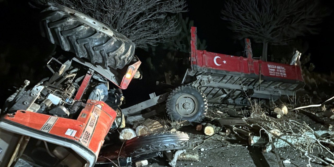 Kırıkkale'de kamyon ile traktörün çarpışması sonucu 1 kişi öldü, 1 kişi yaralandı