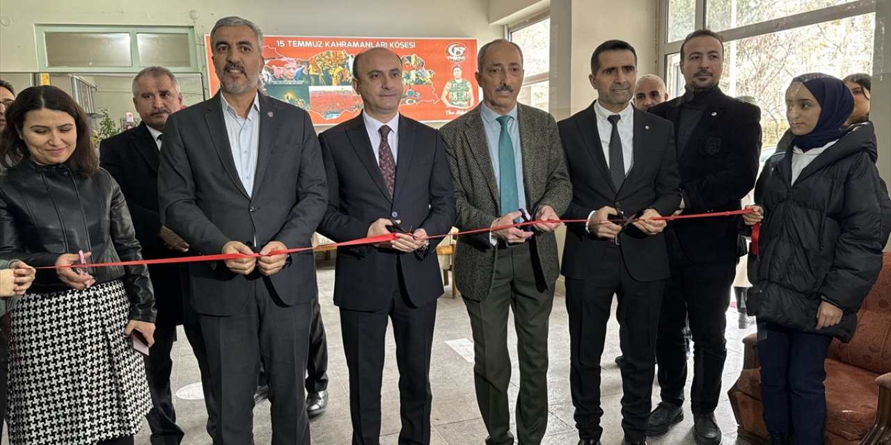 Elazığ'da öğretmenler ve öğrenciler Gazze yararına kermes düzenledi