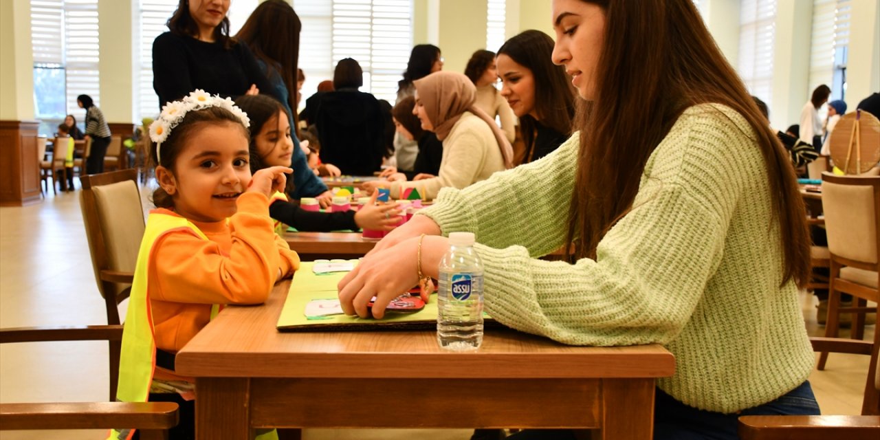 Bilecik'te geleceğin okul öncesi öğretmenleri materyallerini anaokulu öğrencileriyle buluşturdu