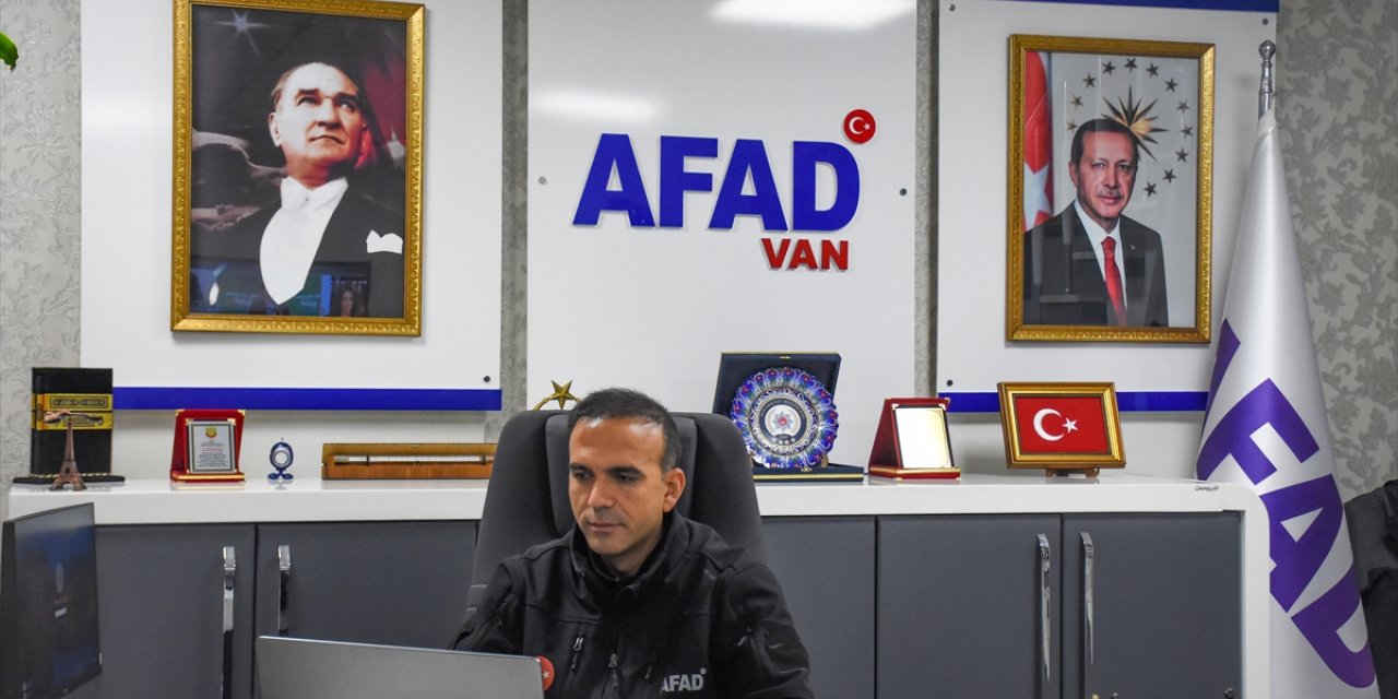 Van'da AFAD görevlilerinin AA'nın "Yılın Kareleri 2023" oylamasındaki tercihi "Ha gayret" oldu