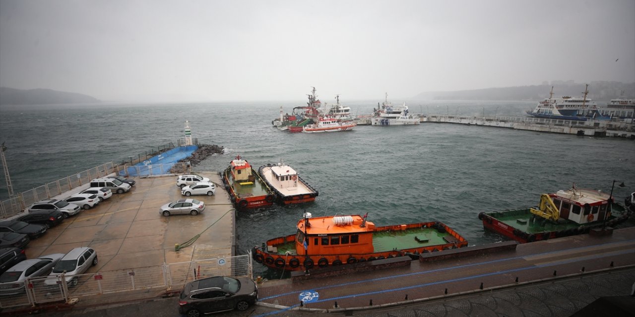 GÜNCELLEME - Çanakkale Boğazı'nda feribot seferleri yeniden başladı