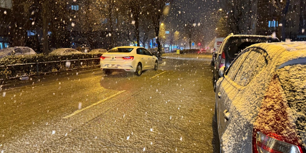 Eskişehir'de kar yağışı etkili oluyor