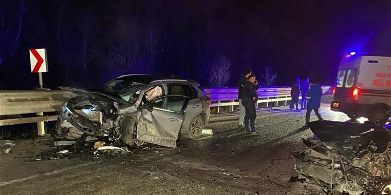 Sinop’ta iki otomobilin çarpıştığı kazada bir kişi öldü, bir kişi yaralandı