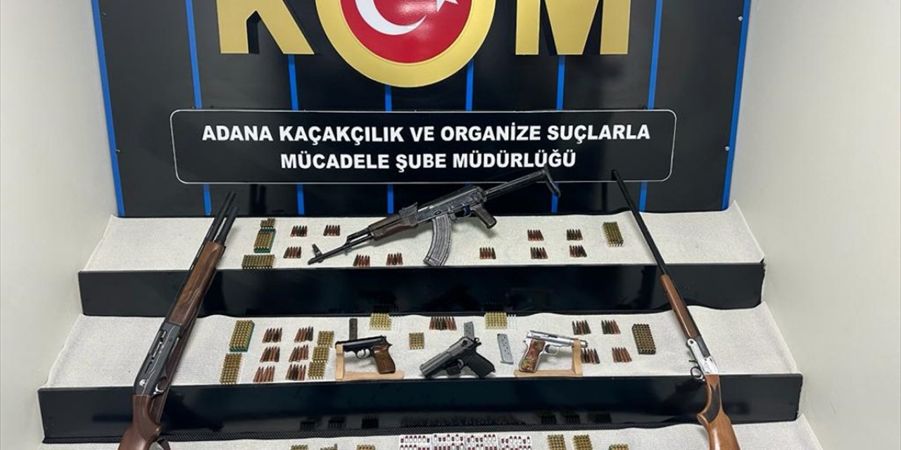 Adana'da iki evde ruhsatsız 6 silah ele geçirildi