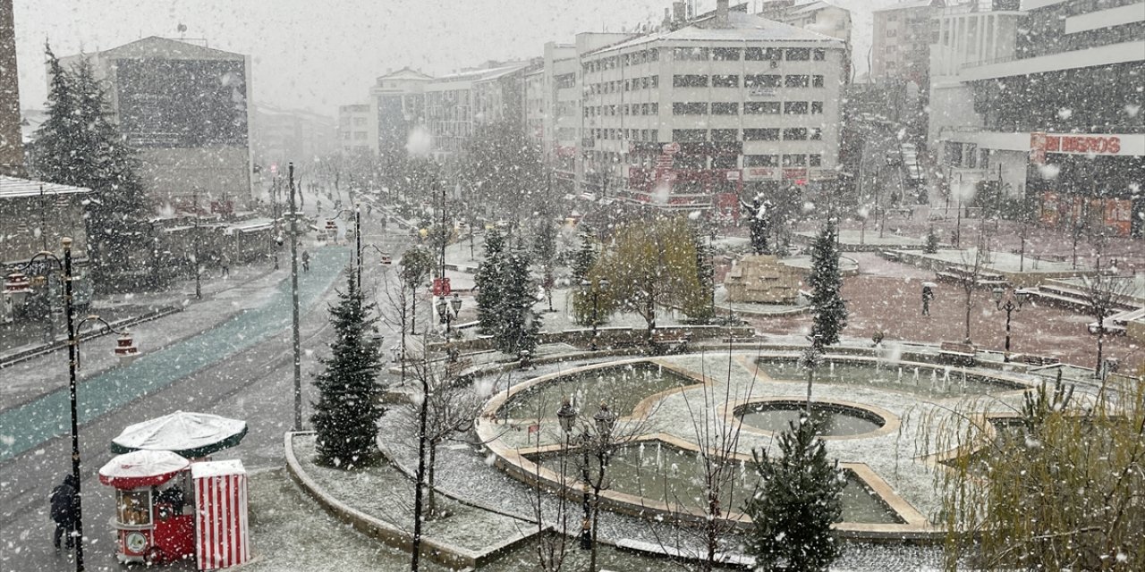 Bolu'ya kar yağdı