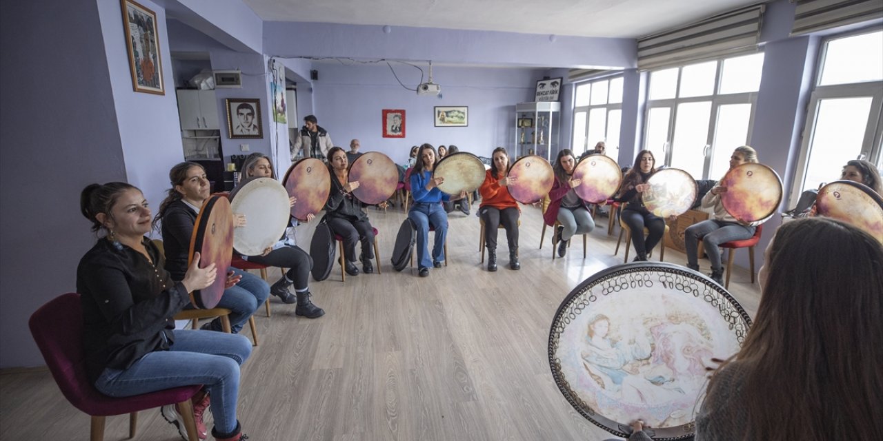 Tunceli'de koro kuran kadınlar Anadolu ezgilerini 4 dilde seslendiriyor