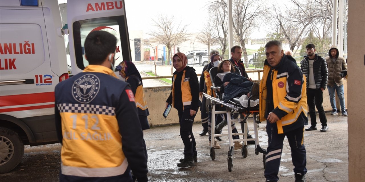 Şanlıurfa'da 55 öğrenci gıda zehirlenmesi şüphesiyle hastaneye kaldırıldı