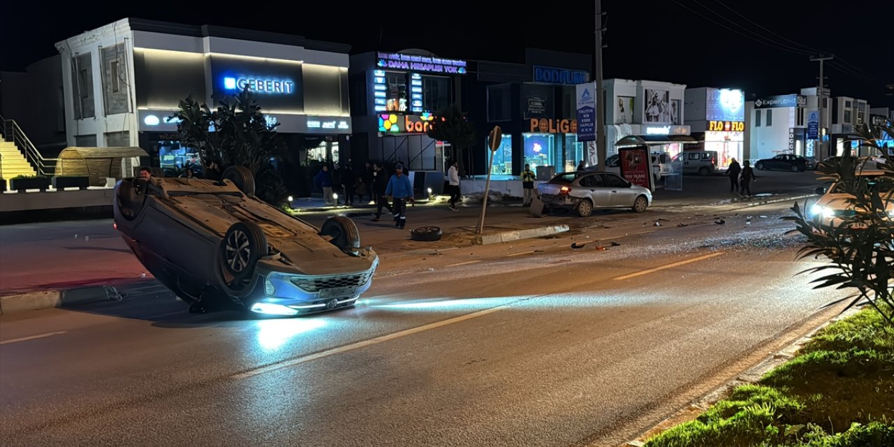 Bodrum'da ciple otomobilin karıştığı kazada 3 kişi yaralandı