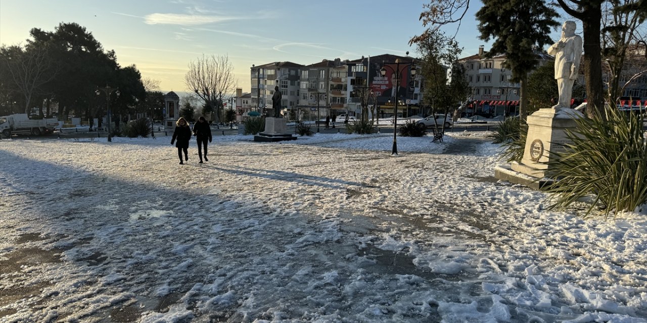 Tekirdağ'da kar yağışı sonrası soğuk hava etkili oldu