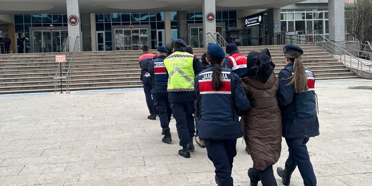 Edirne'de yurt dışına kaçma girişimindeki 10 terör örgütü mensubu yakalandı