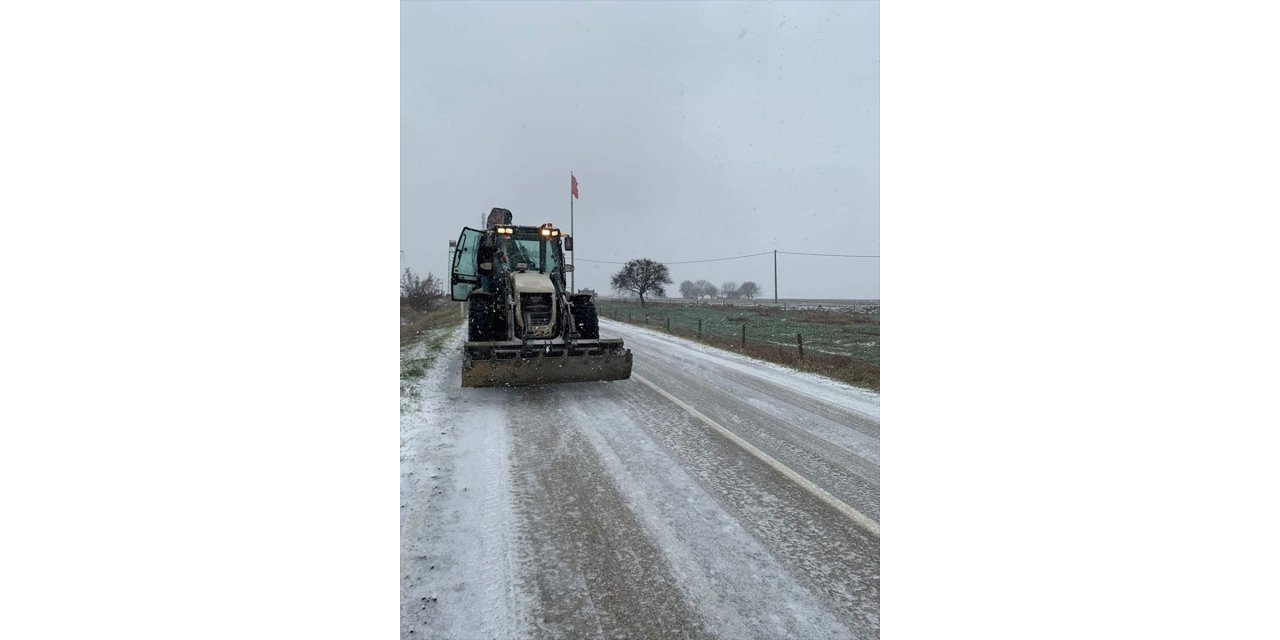 Tekirdağ'da kar nedeniyle kapanan 10 mahalle yolu ulaşıma açıldı