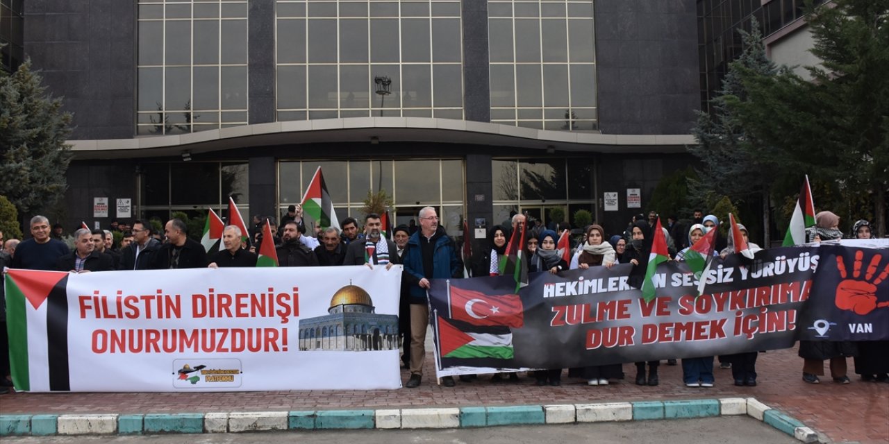 Van'da sağlık çalışanları Gazze'ye destek açıklaması yaptı