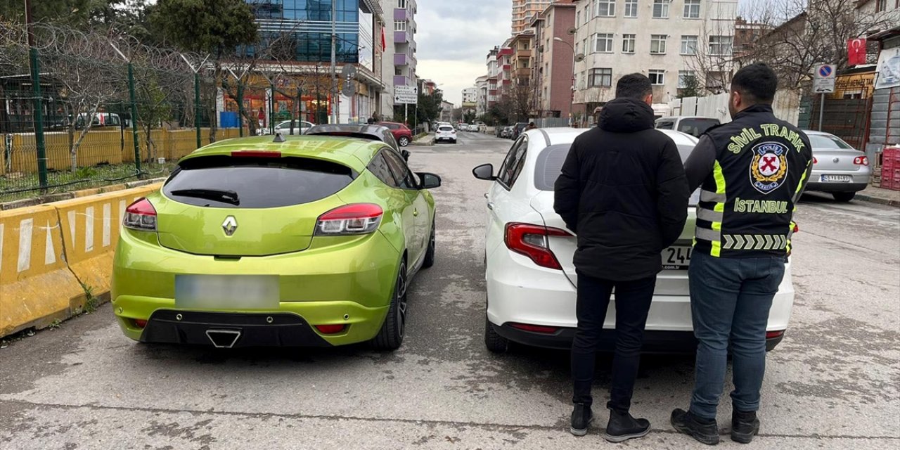 İstanbul'da trafiği tehlikeye düşüren sürücüye 14 bin 258 lira para cezası