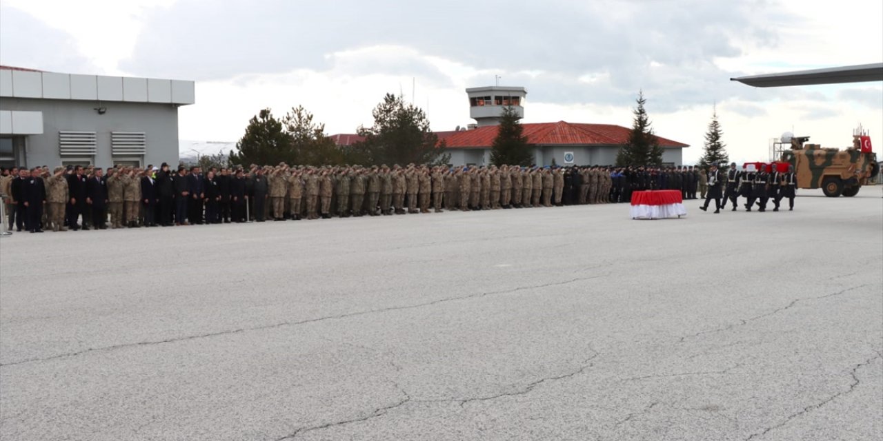 Pençe-Kilit Operasyonu bölgesinde şehit olan asker için Van'da tören düzenlendi