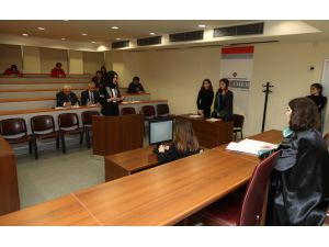 Lise öğrencileri "sanal mahkemede" yarıştı