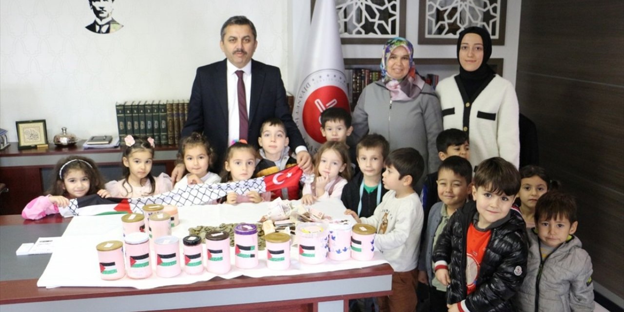 Muğla'da çocuklar harçlıklarını Filistin'deki çocuklara gönderdi