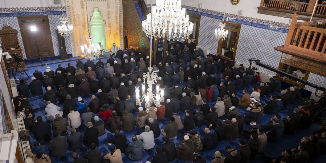 Şehitler için sabah namazında tüm camilerde dua edildi